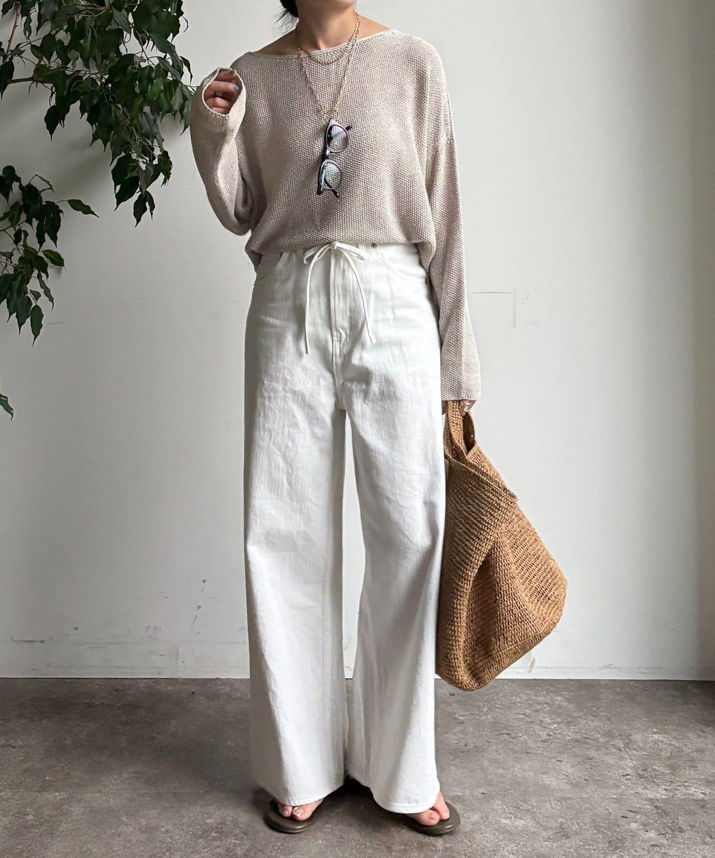 帶腰帶寬鬆牛仔褲