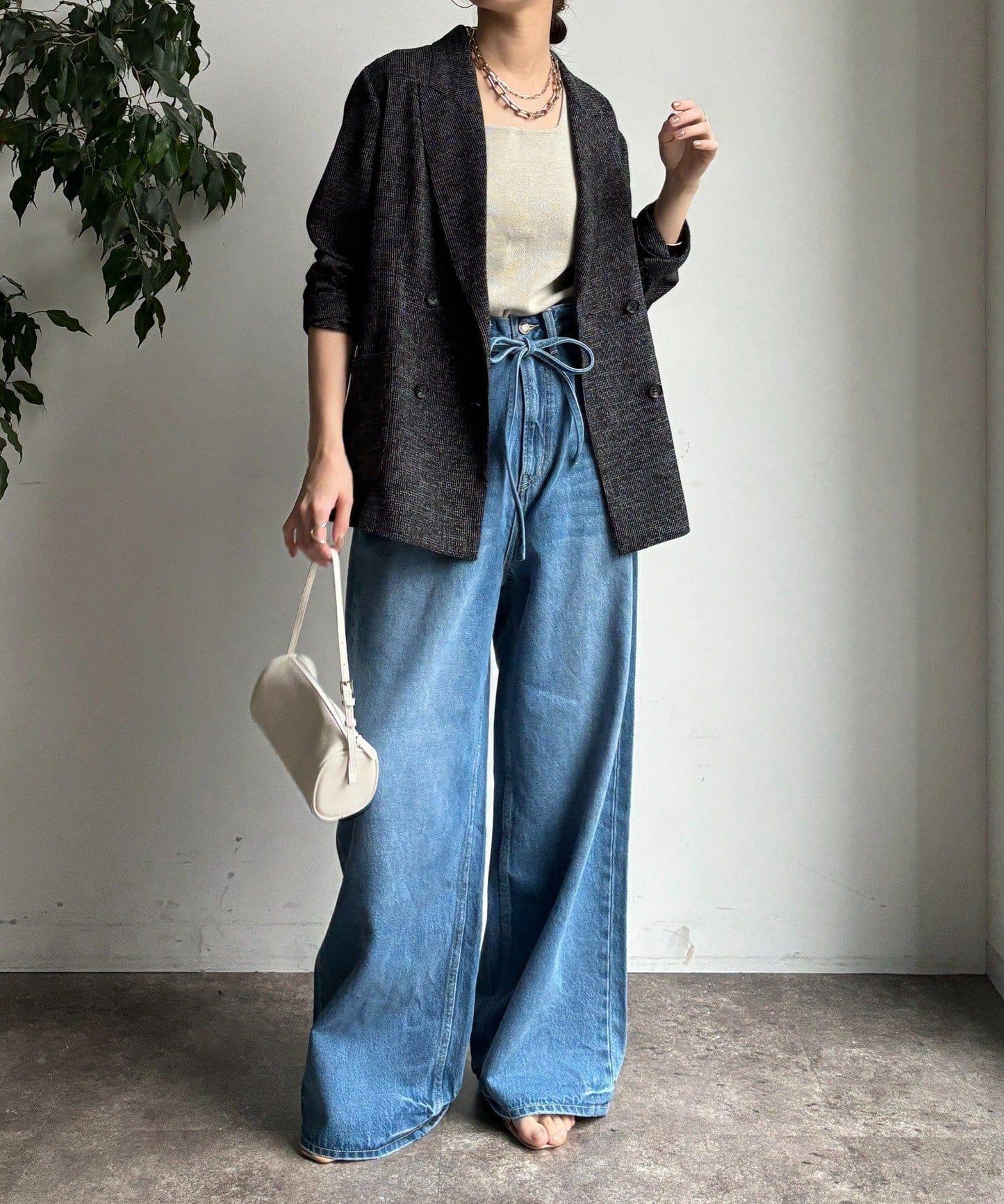 帶腰帶寬鬆牛仔褲