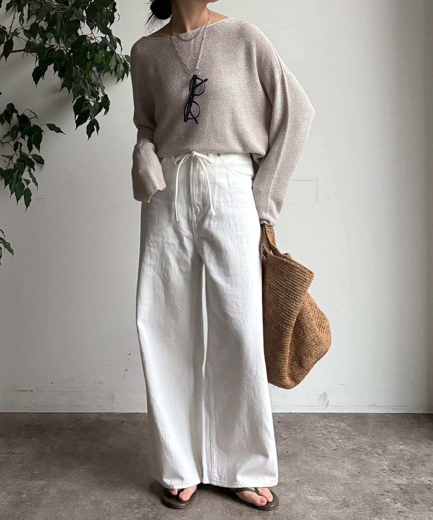 帶腰帶寬鬆牛仔褲