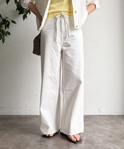 帶腰帶寬鬆牛仔褲