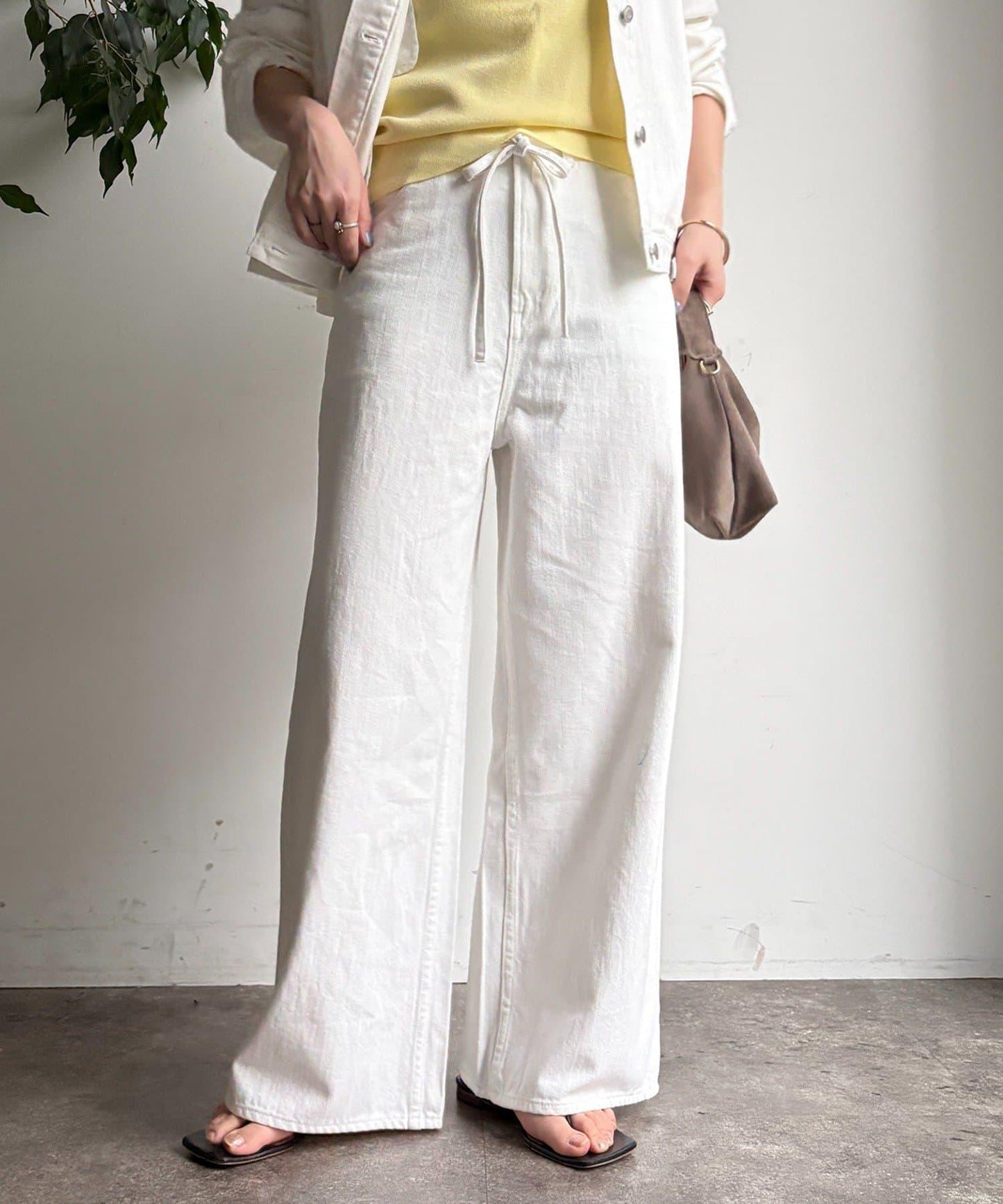 帶腰帶寬鬆牛仔褲