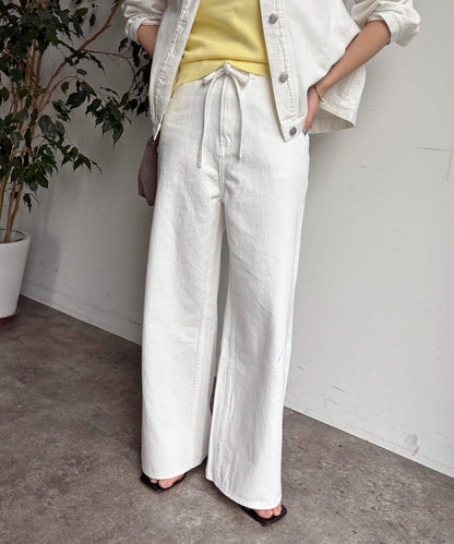 帶腰帶寬鬆牛仔褲