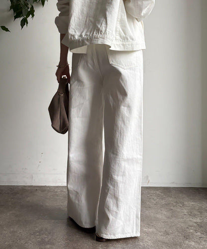 帶腰帶寬鬆牛仔褲