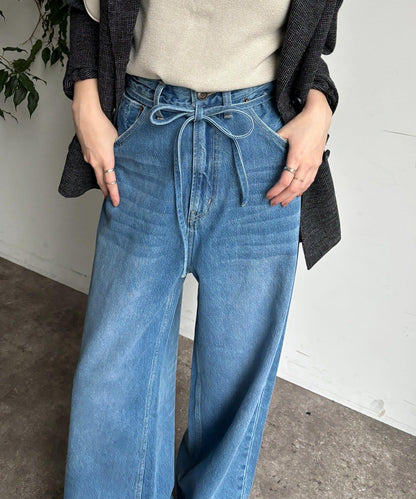 帶腰帶寬鬆牛仔褲