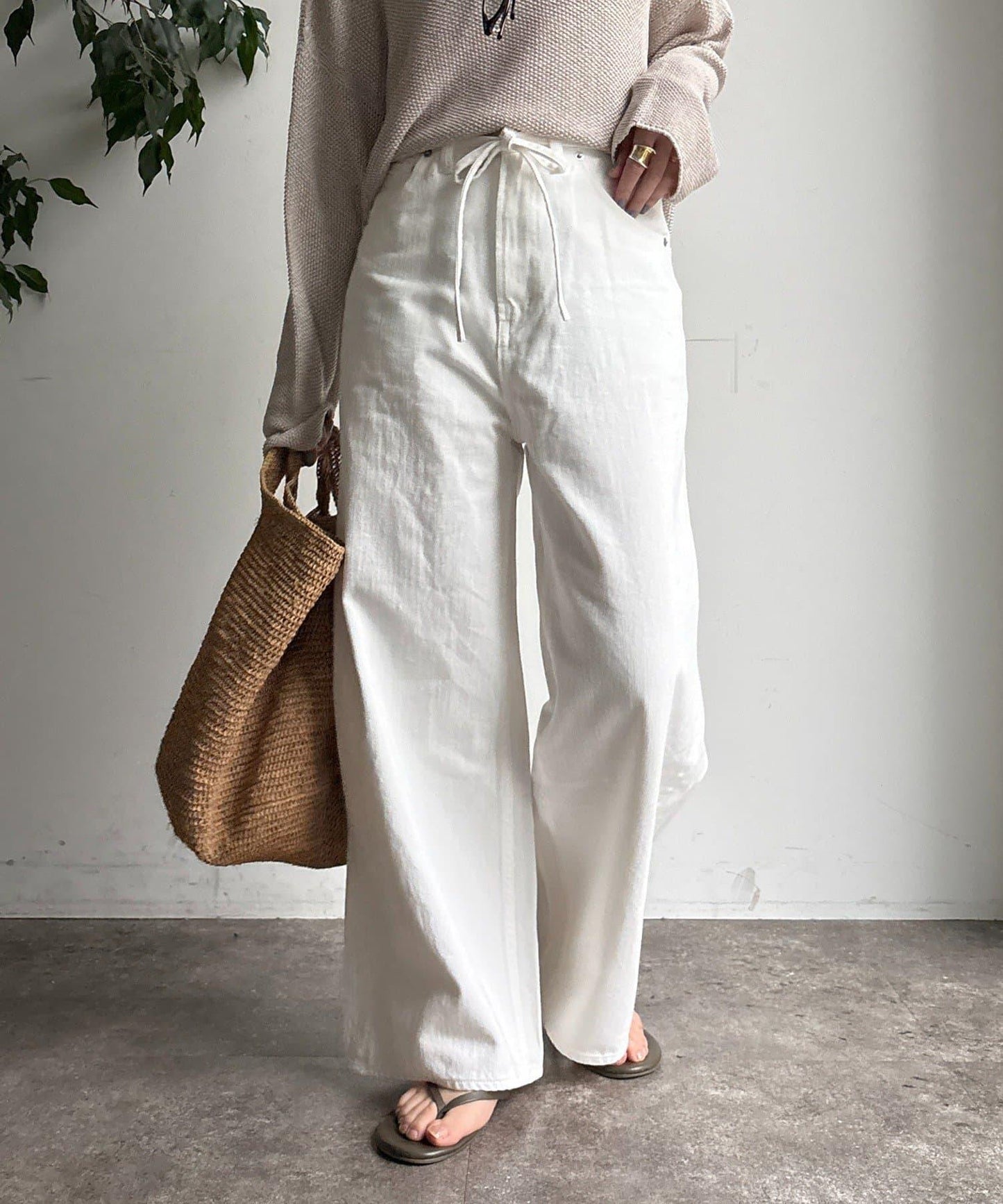 帶腰帶寬鬆牛仔褲