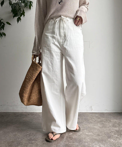 帶腰帶寬鬆牛仔褲