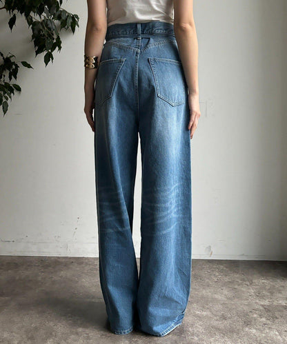 帶腰帶寬鬆牛仔褲