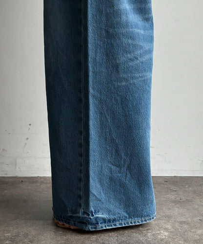 帶腰帶寬鬆牛仔褲