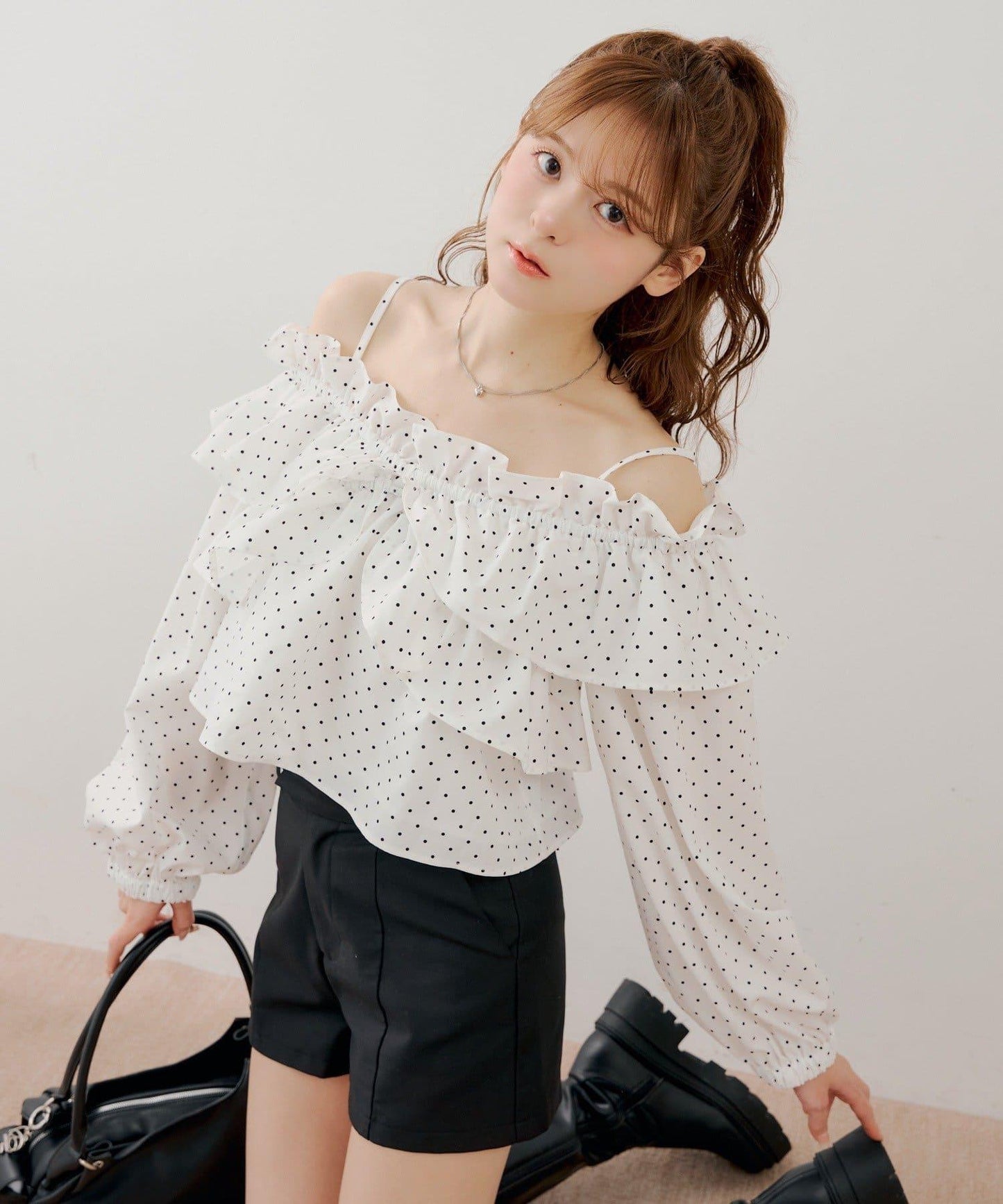 露肩兩穿荷葉邊襯衫