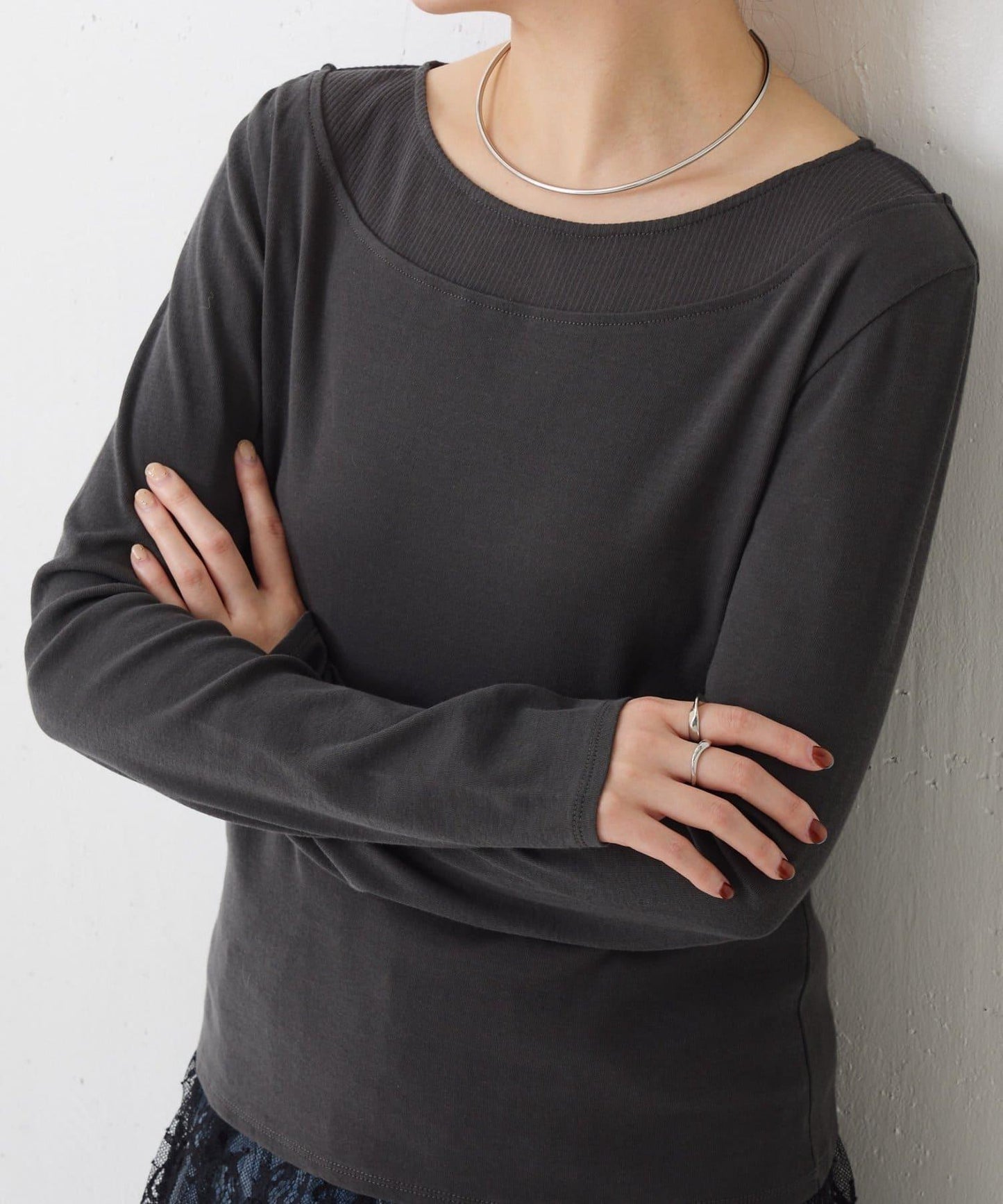 一件即可完成搭配 仿疊穿設計 長袖T恤