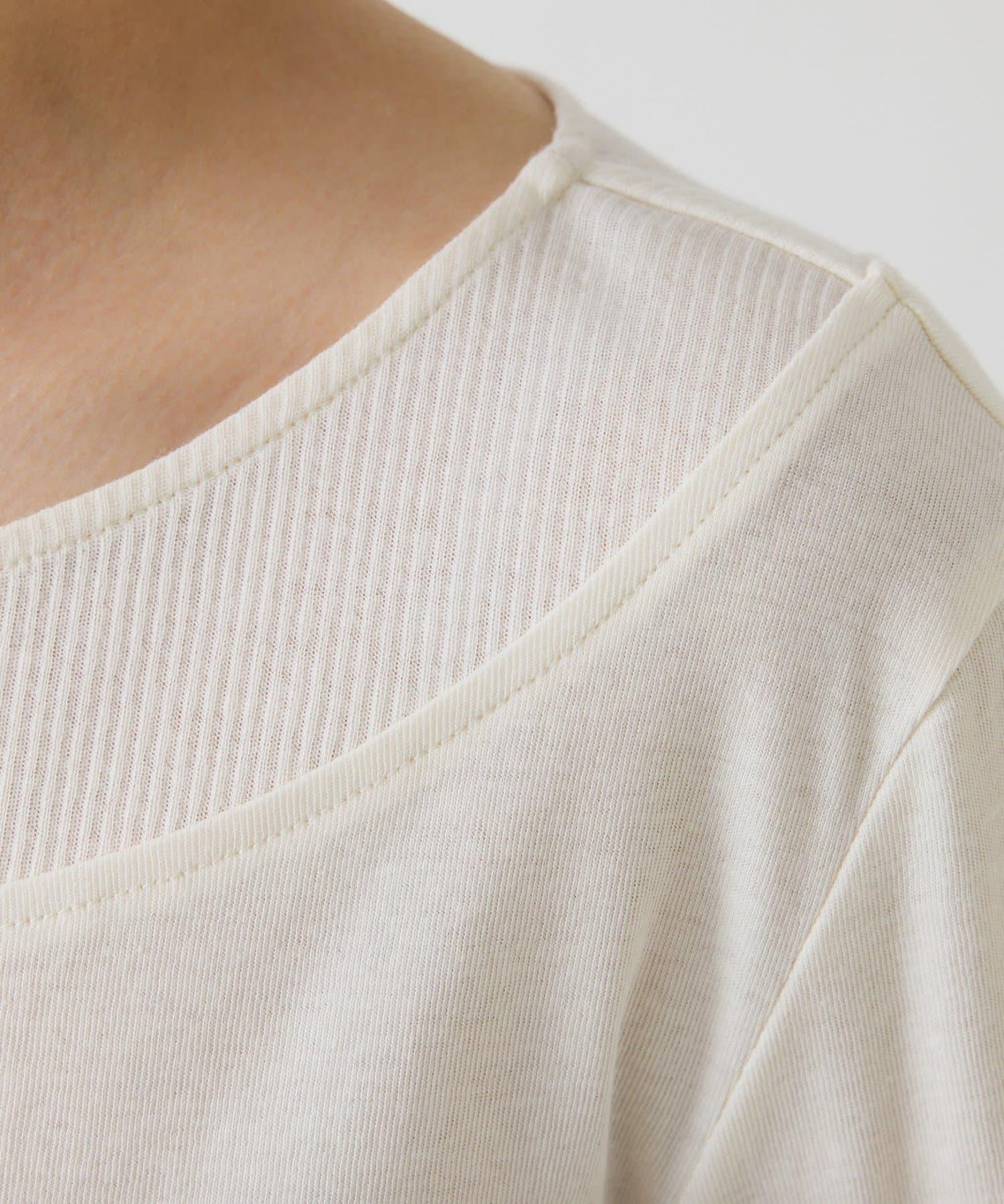 一件即可完成搭配 仿疊穿設計 長袖T恤