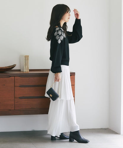 La boutique BonBon 花卉刺繡短款針織上衣