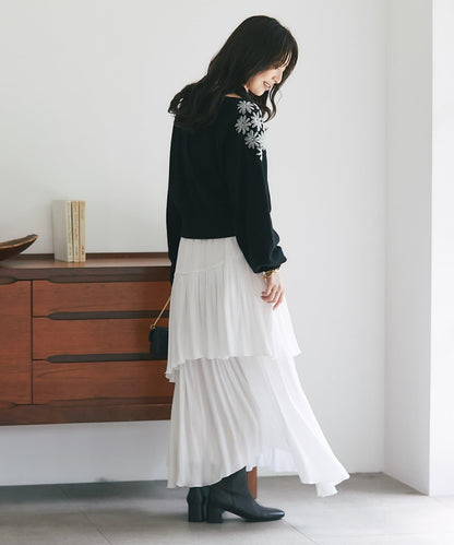 La boutique BonBon 花卉刺繡短款針織上衣