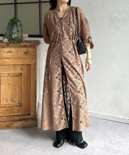 方塊蕾絲蓬袖連衣裙