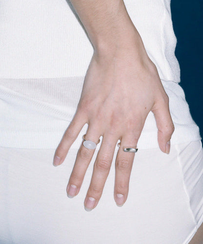 SMELLY so’ 橢圓白玉戒指