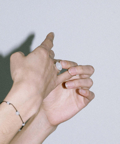 SMELLY so’ 橢圓白玉戒指