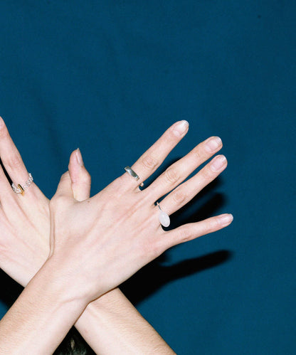 SMELLY so’ 橢圓白玉戒指