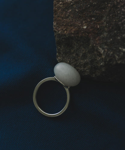 SMELLY so’ 橢圓白玉戒指