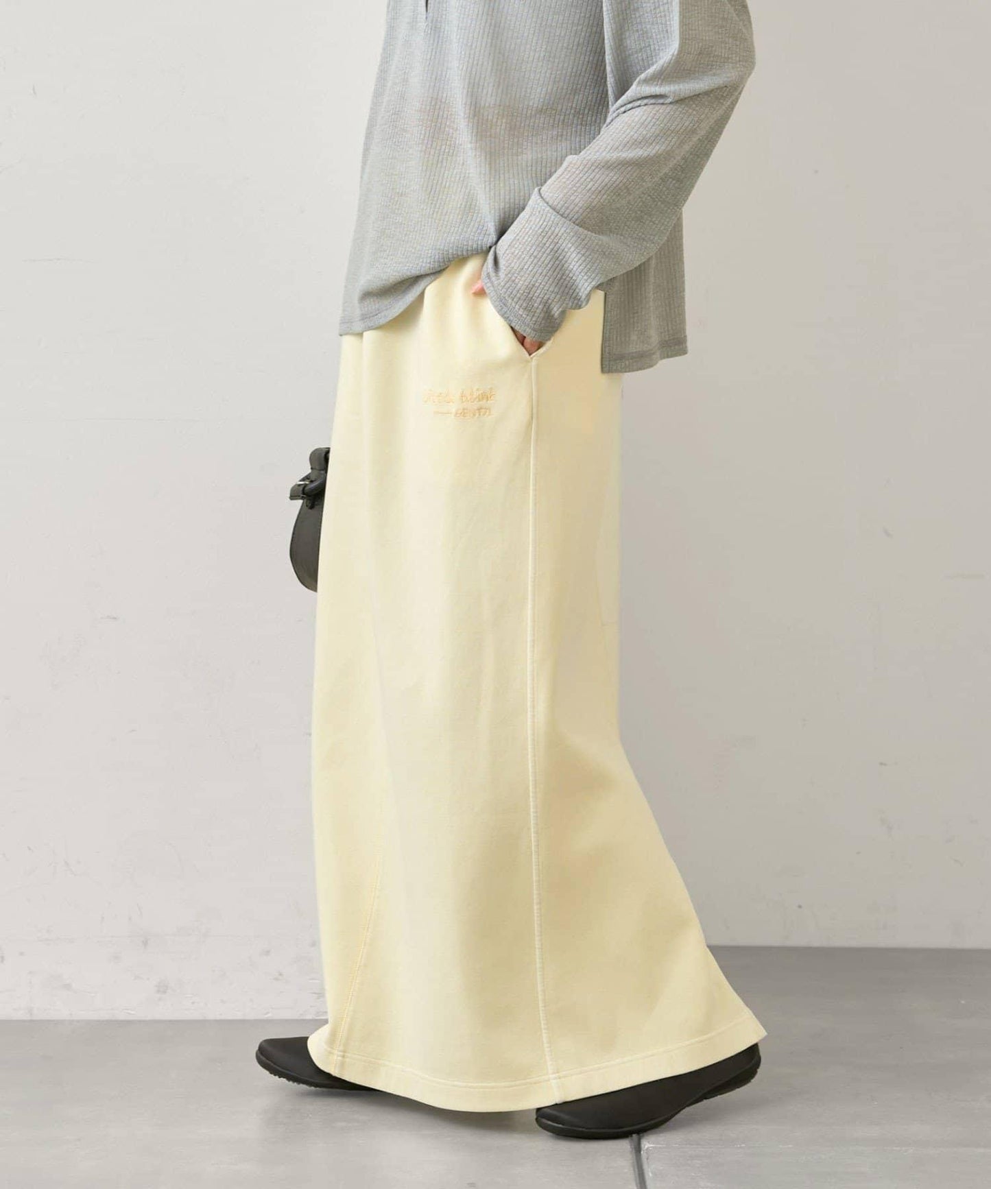 單點Logo刺繡水洗做舊丹寧風面料半身裙