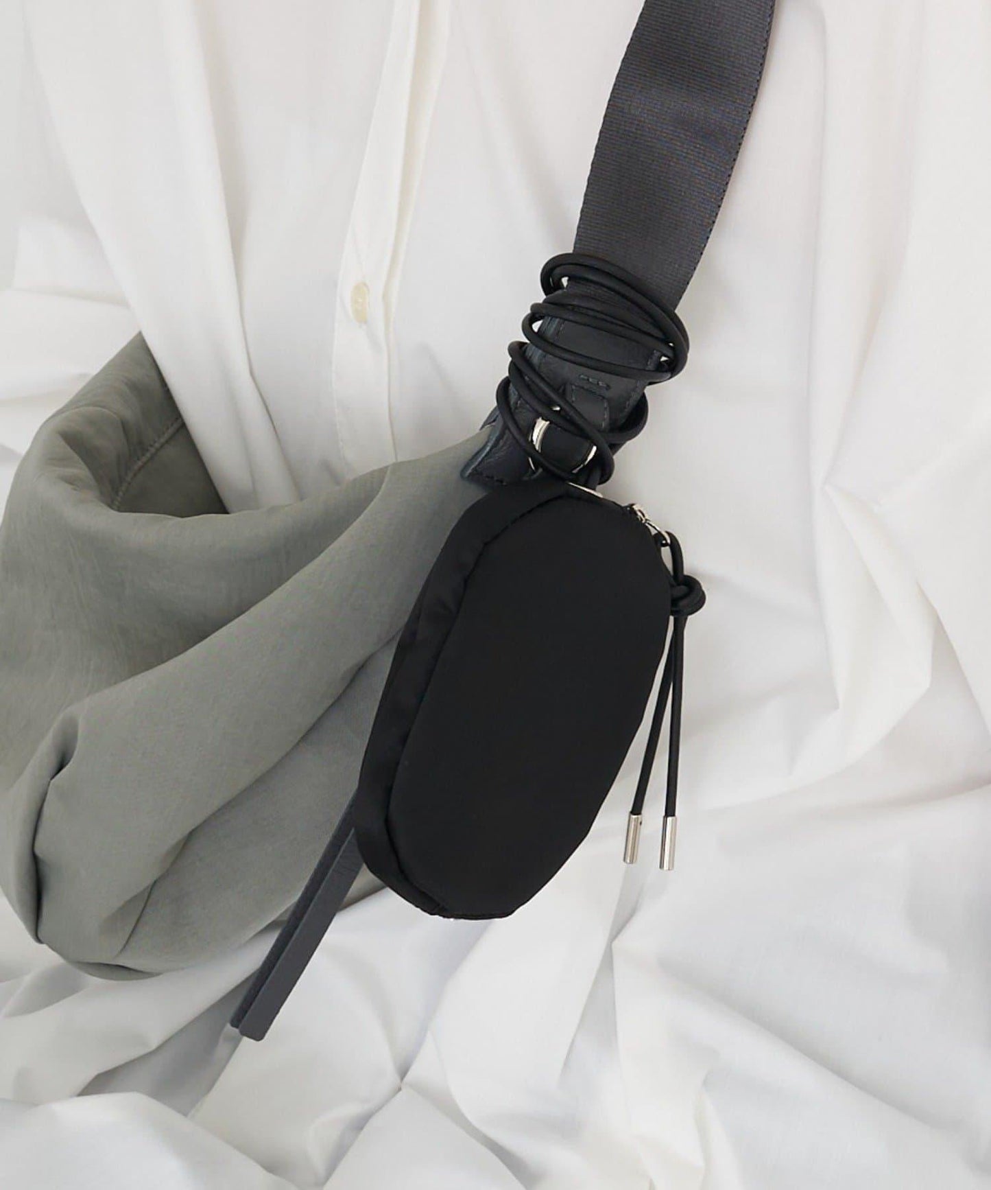 雲朵尼龍掛頸小包