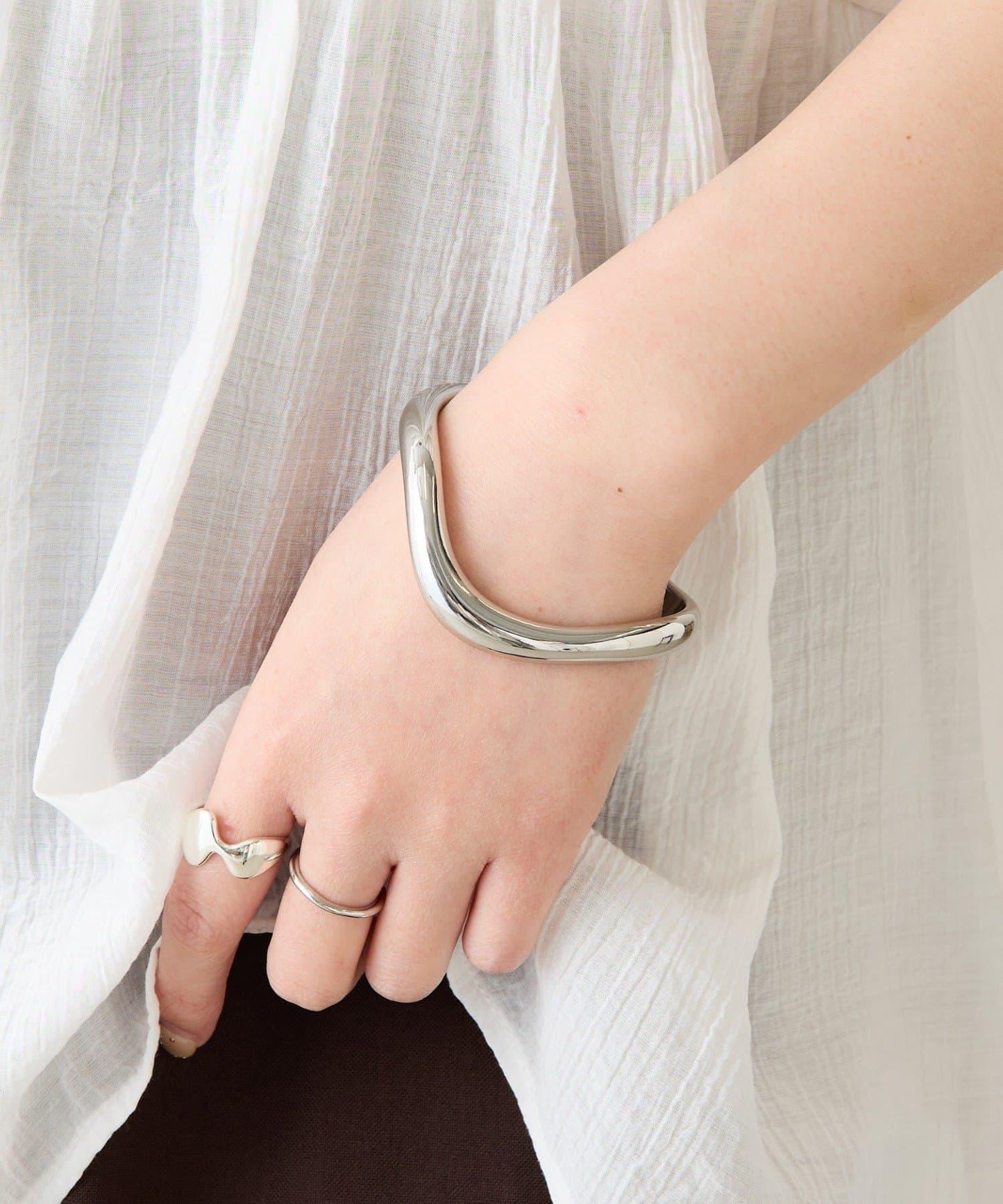 PAPILLONNER 弧形線條設計 手鐲