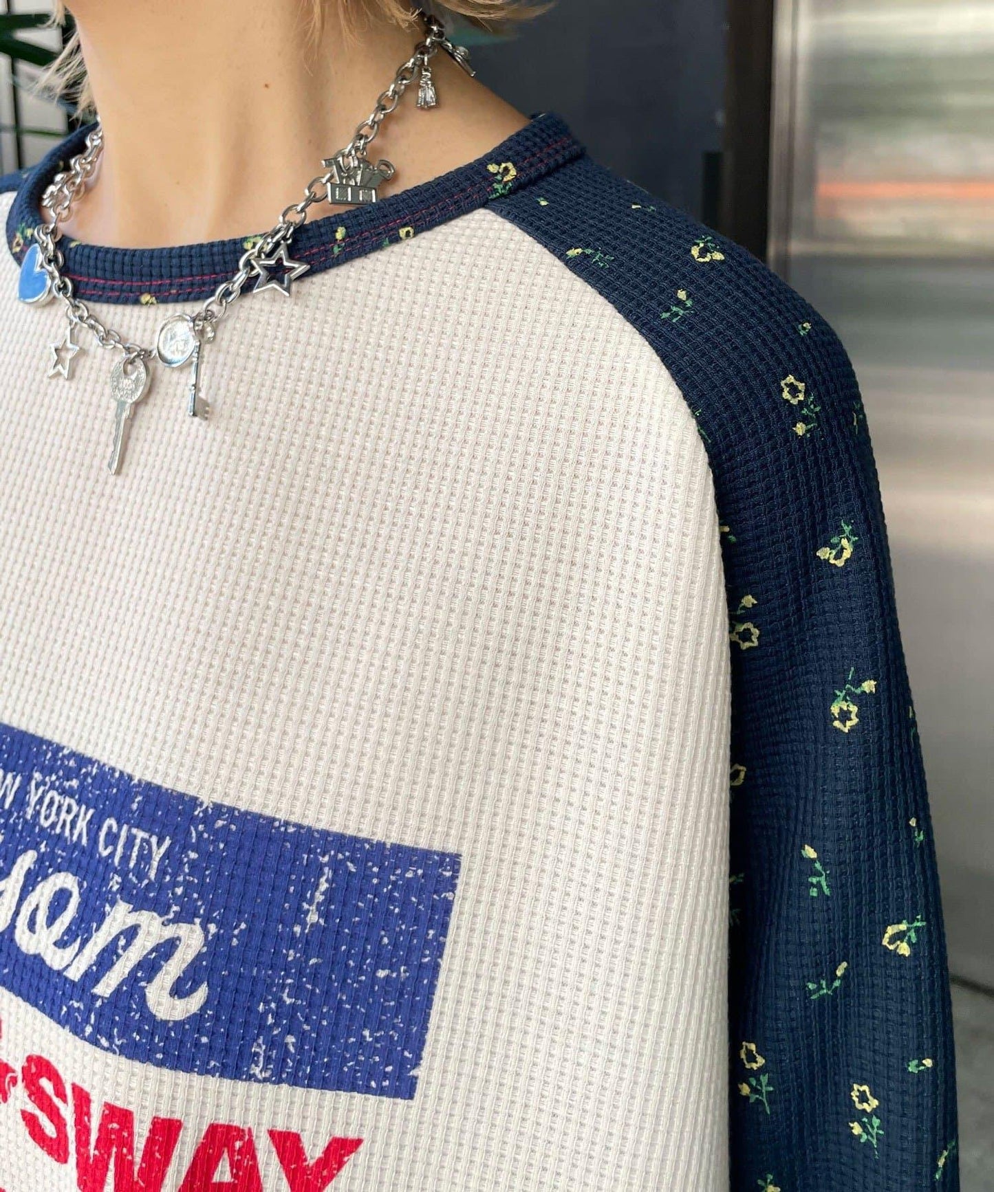 HELLO.SANFRANCISCO/ハローサンフランシスコ 印花華夫格插肩T恤