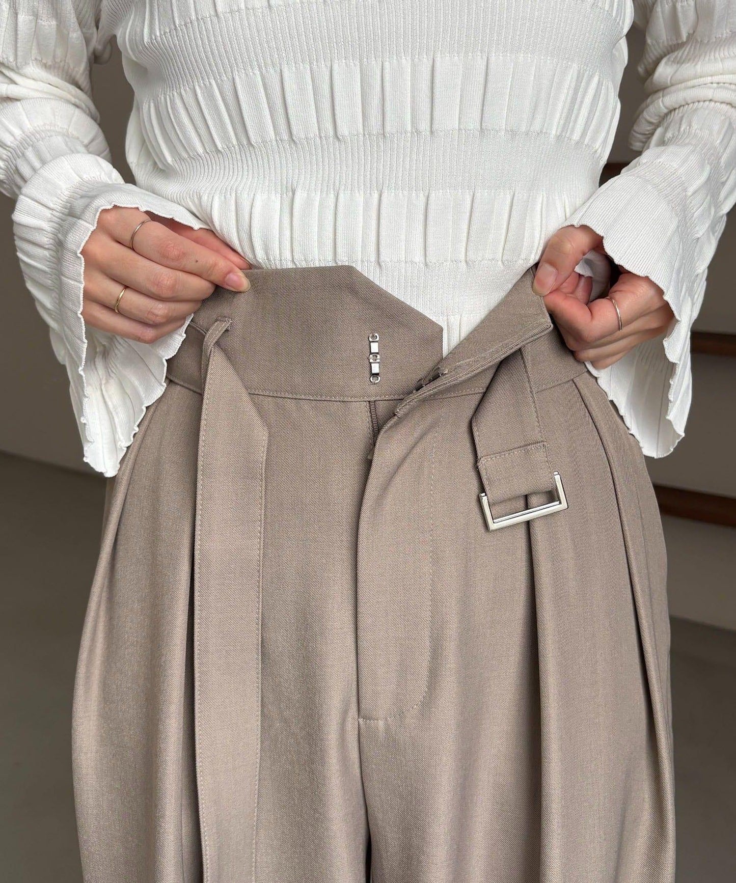 yuu企畫 不對稱腰部設計 褲子