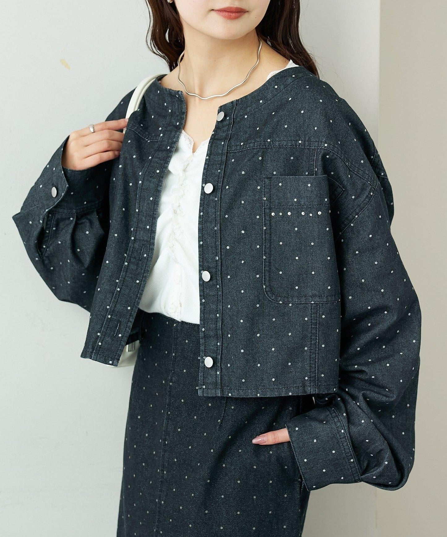 鉚釘設計 牛仔面料 襯衫夾克