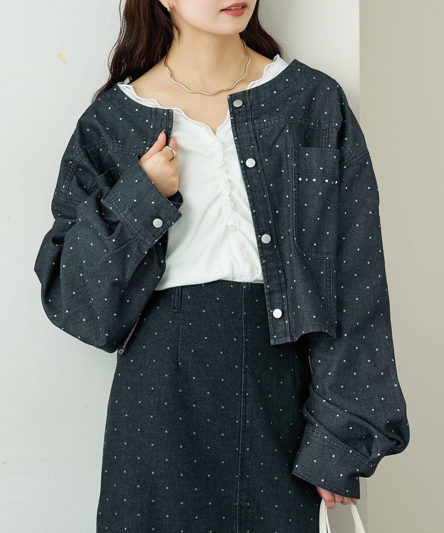 鉚釘設計 牛仔面料 襯衫夾克