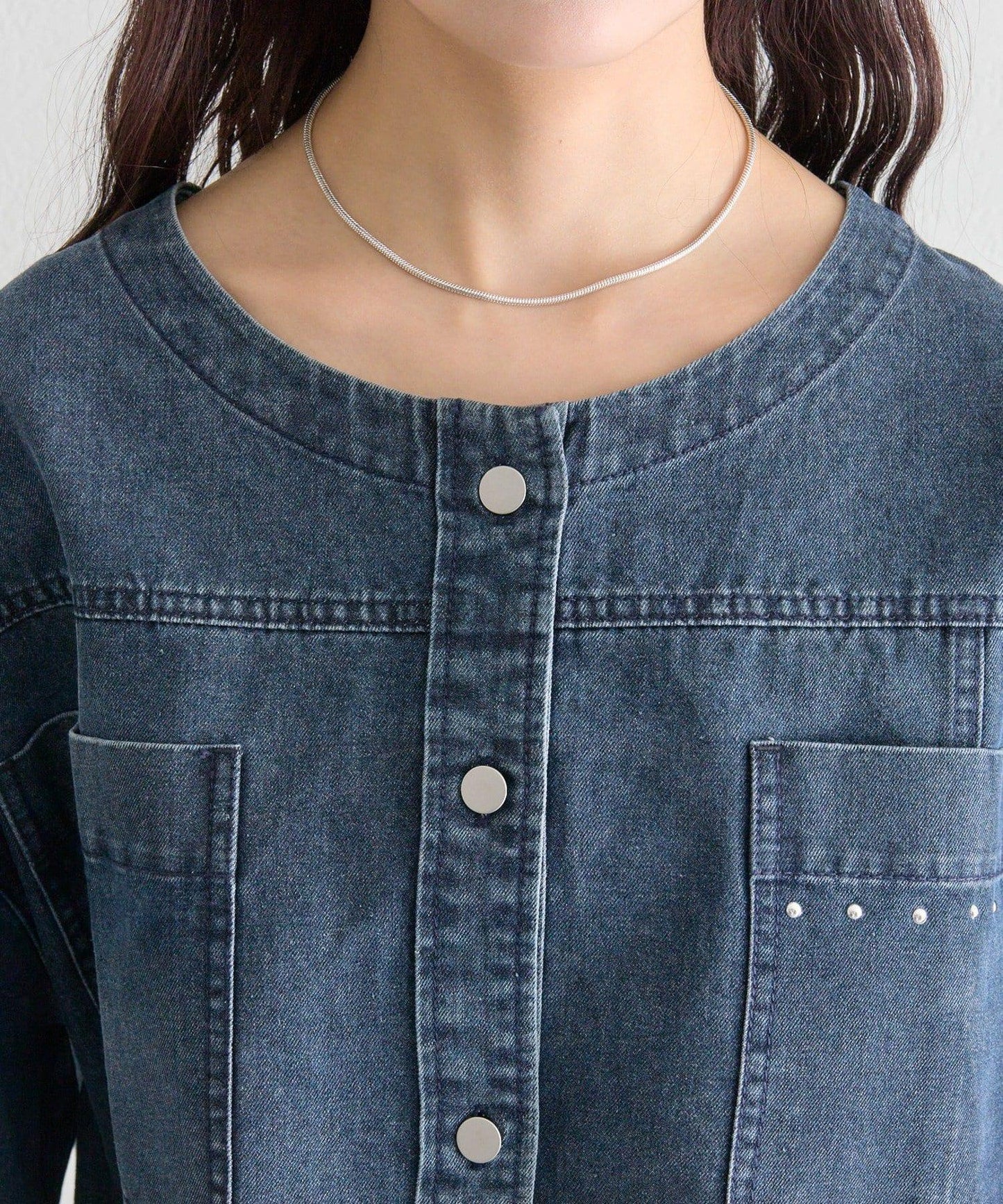 鉚釘設計 牛仔面料 襯衫夾克