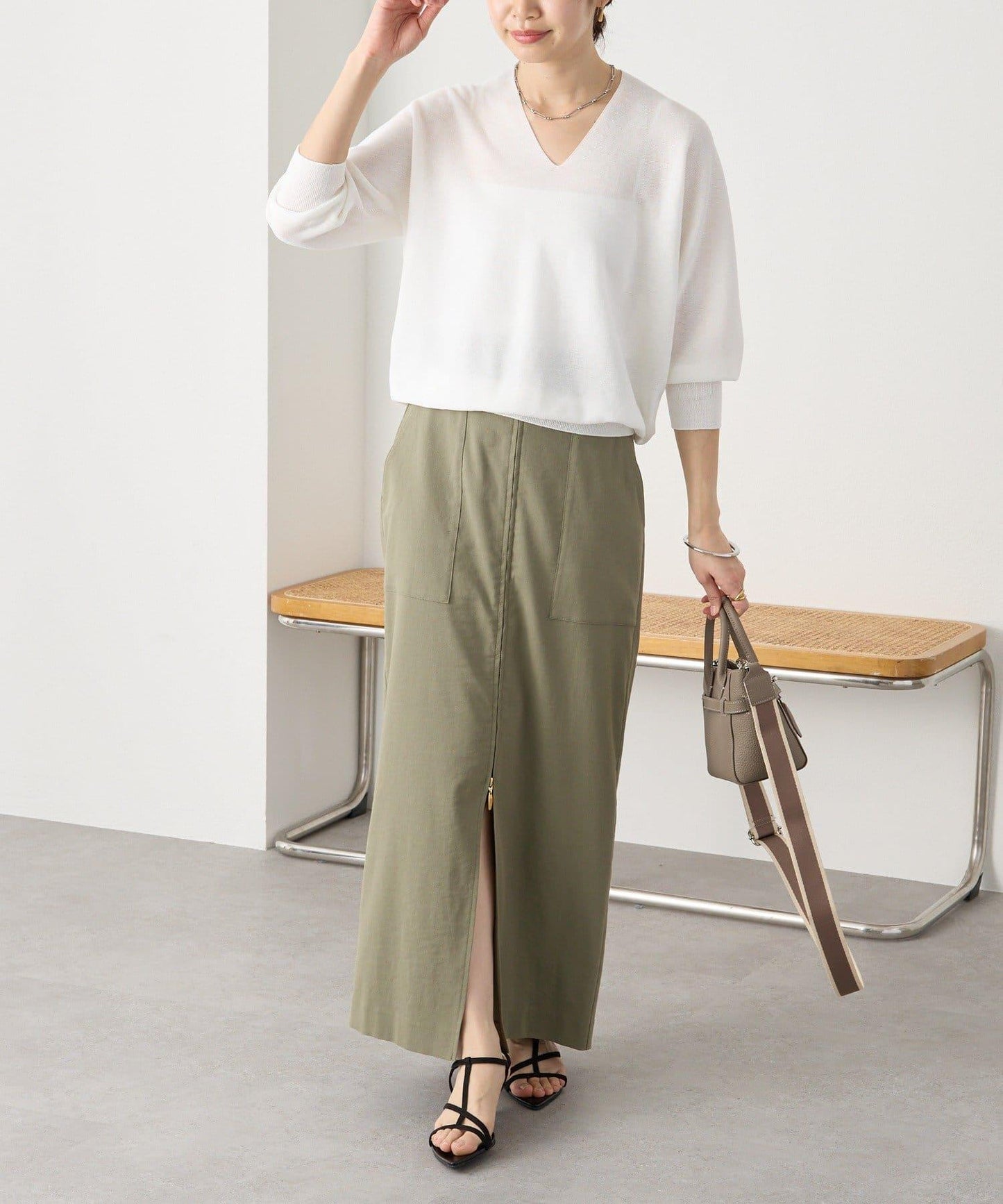 輕盈柔軟觸感 背部蓬鬆設計 輕質Gima針織 針織上衣