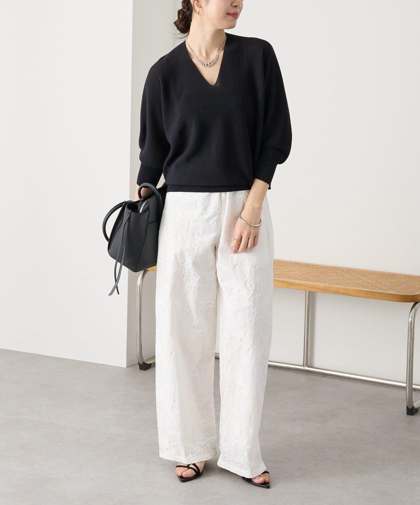 輕盈柔軟觸感 背部蓬鬆設計 輕質Gima針織 針織上衣