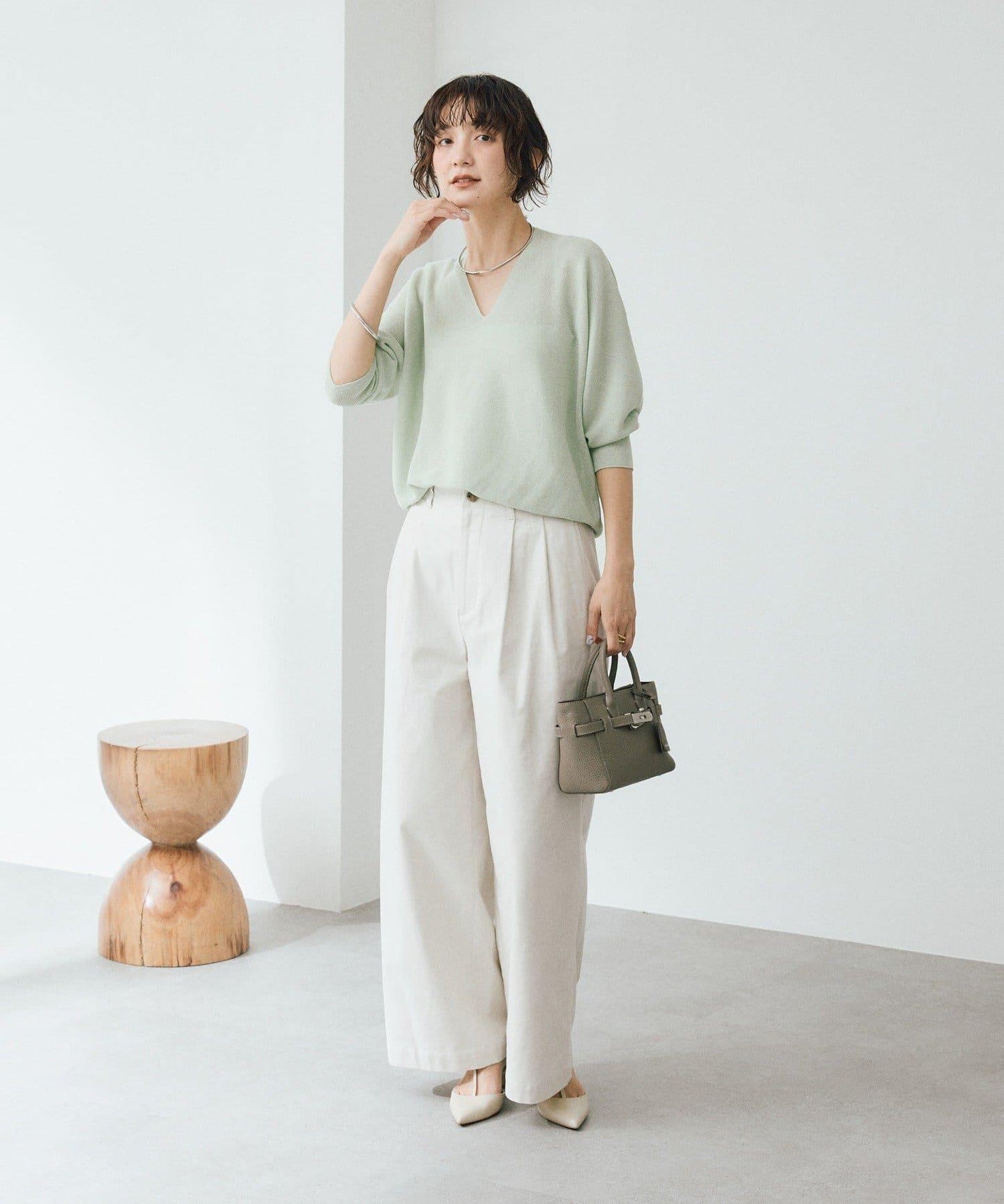 輕盈柔軟觸感 背部蓬鬆設計 輕質Gima針織 針織上衣