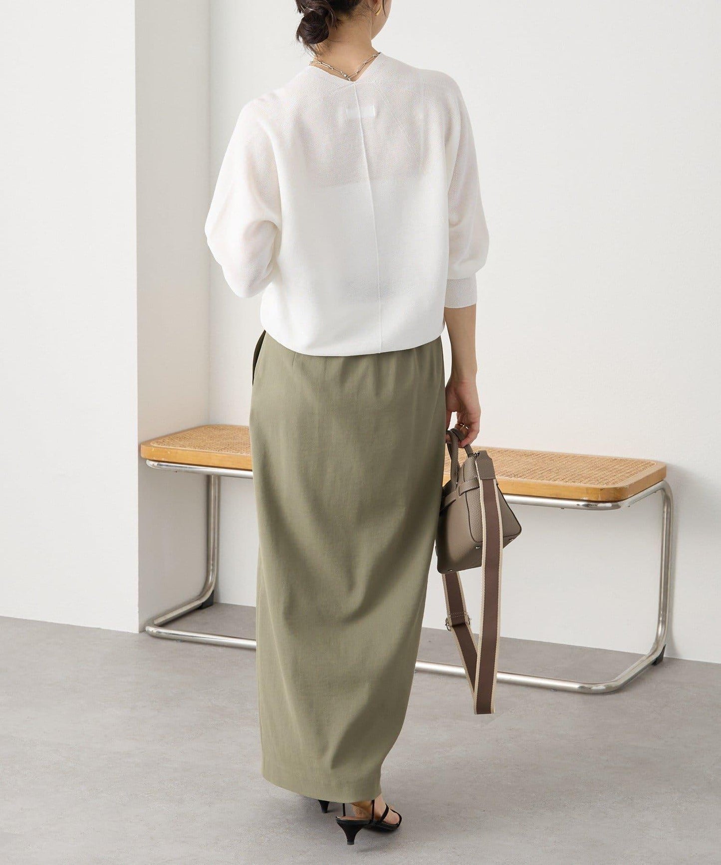 輕盈柔軟觸感 背部蓬鬆設計 輕質Gima針織 針織上衣