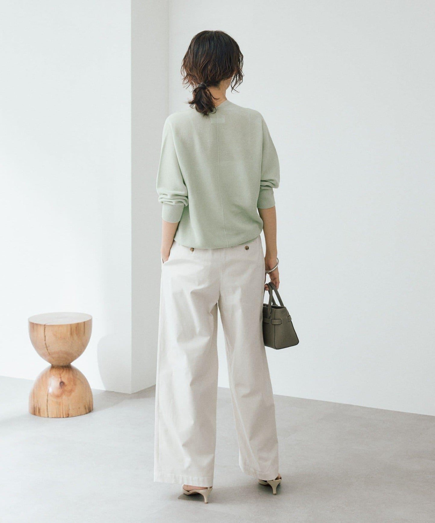 輕盈柔軟觸感 背部蓬鬆設計 輕質Gima針織 針織上衣