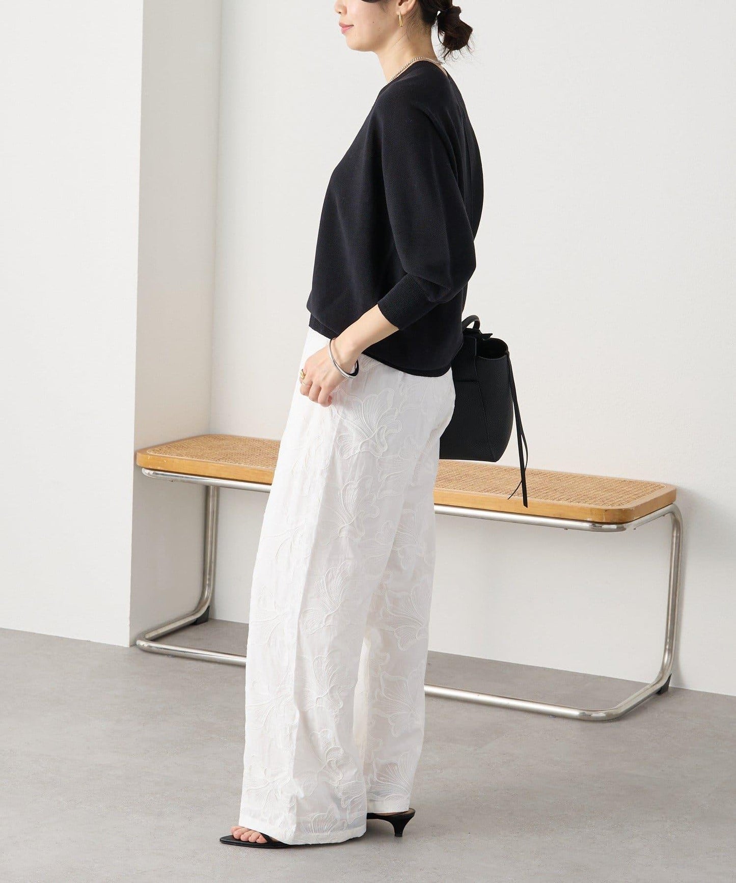 輕盈柔軟觸感 背部蓬鬆設計 輕質Gima針織 針織上衣