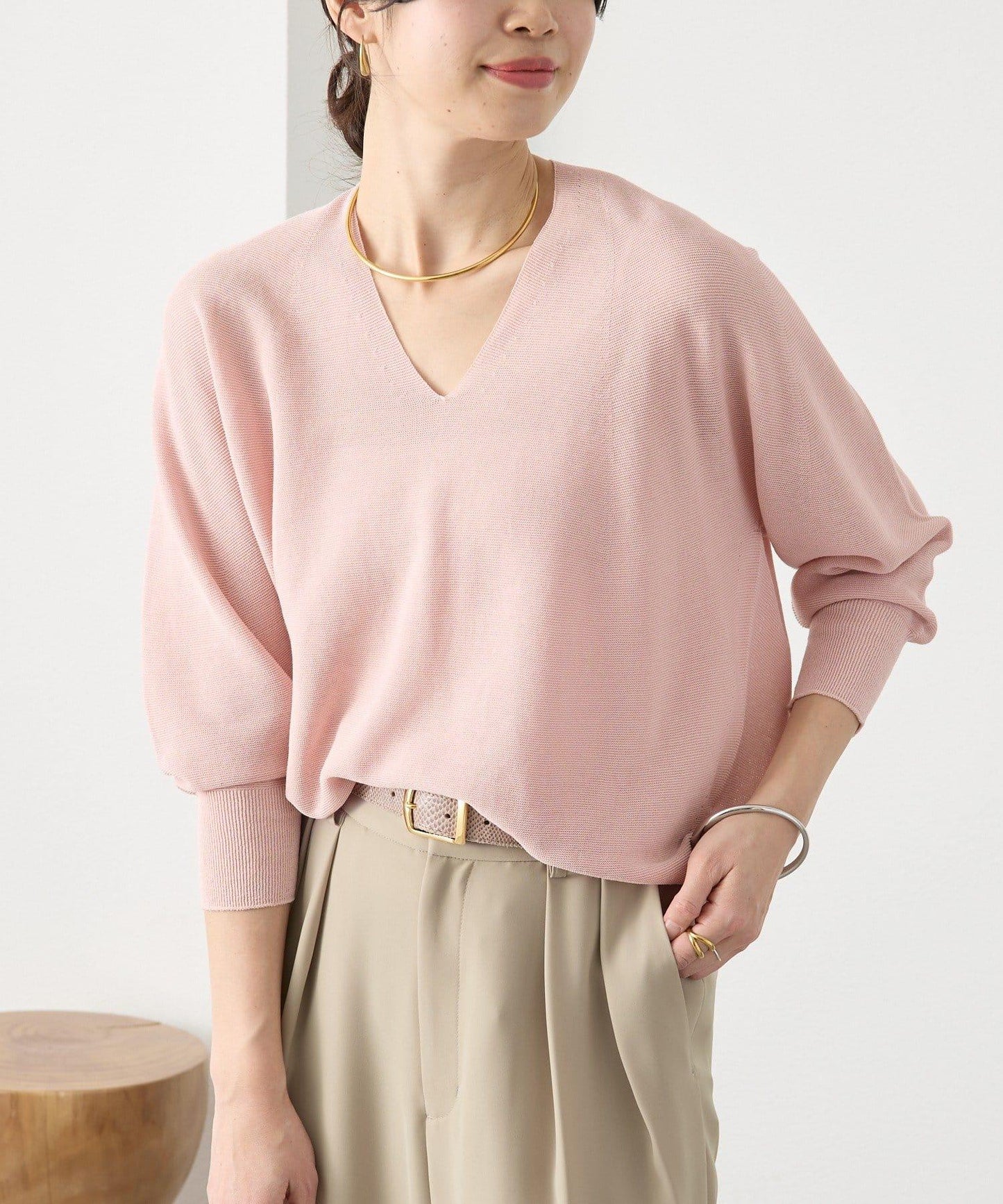 輕盈柔軟觸感 背部蓬鬆設計 輕質Gima針織 針織上衣