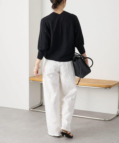 輕盈柔軟觸感 背部蓬鬆設計 輕質Gima針織 針織上衣