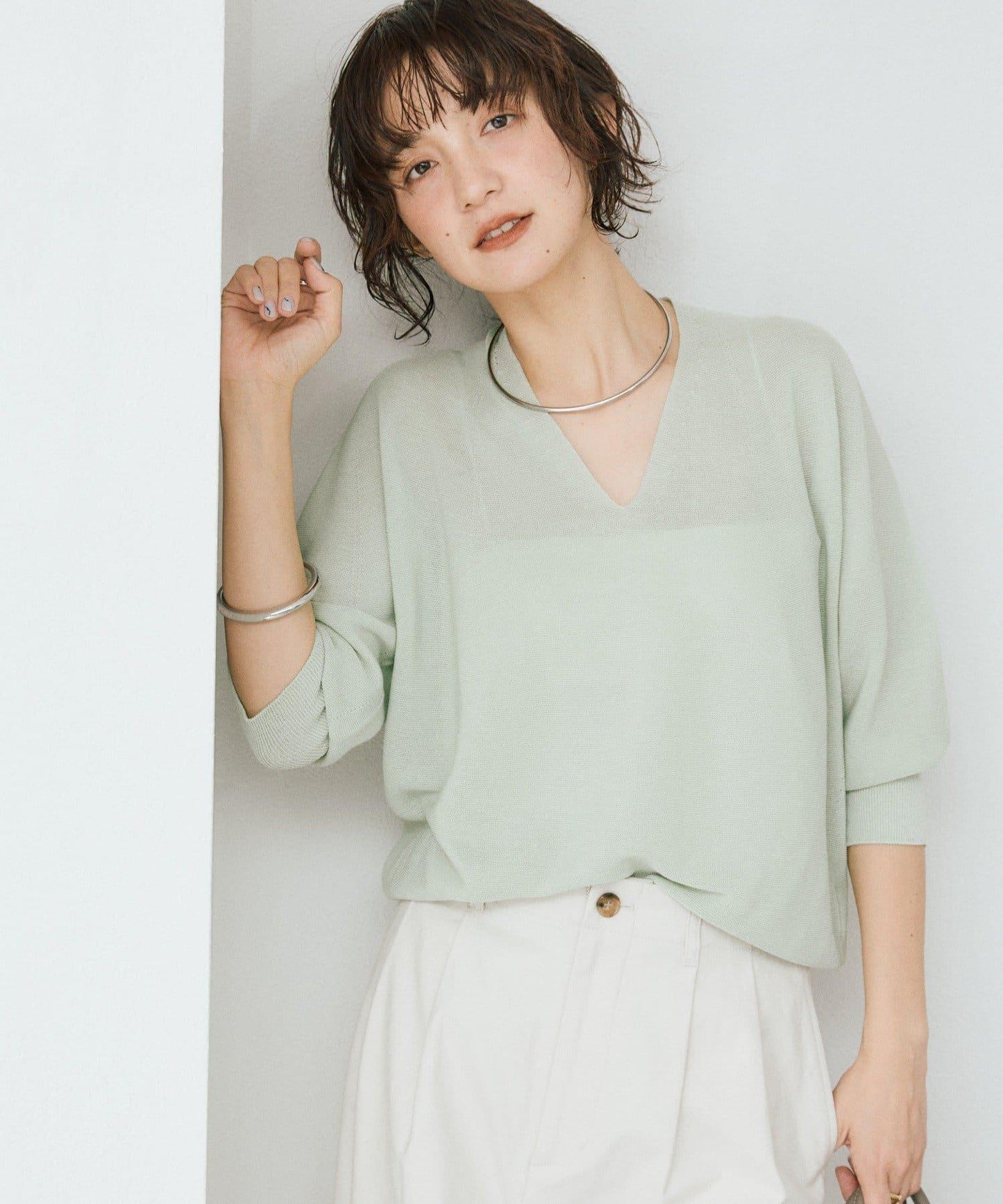 輕盈柔軟觸感 背部蓬鬆設計 輕質Gima針織 針織上衣