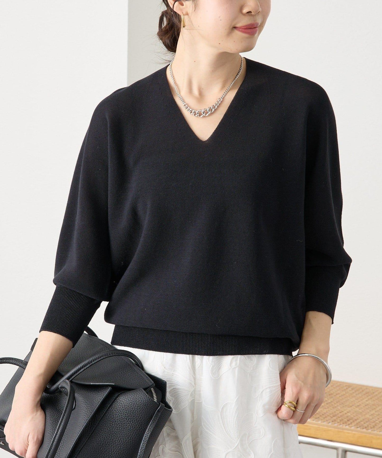 輕盈柔軟觸感 背部蓬鬆設計 輕質Gima針織 針織上衣