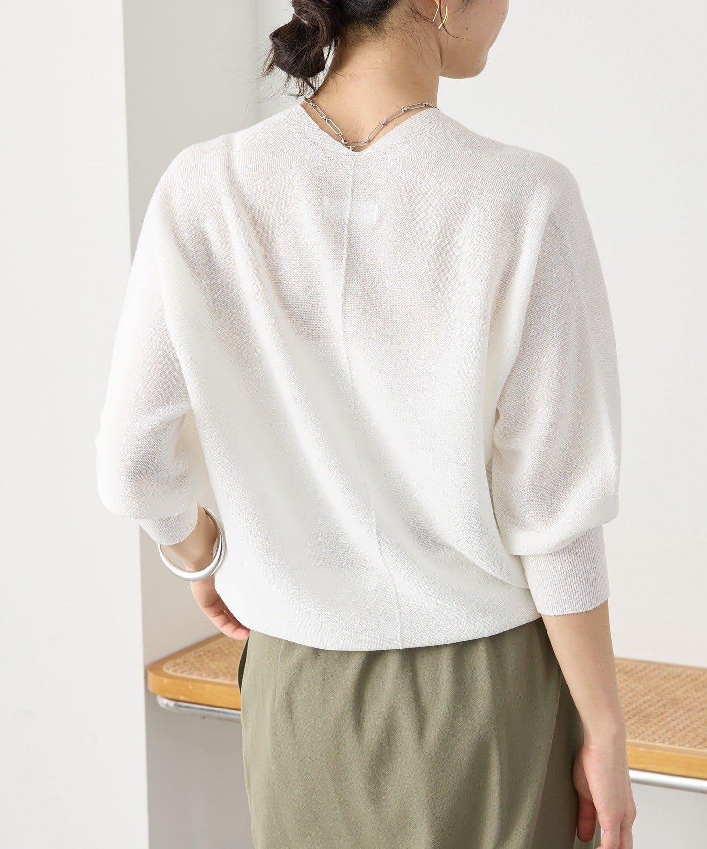 輕盈柔軟觸感 背部蓬鬆設計 輕質Gima針織 針織上衣