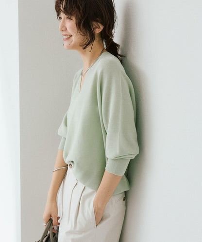 輕盈柔軟觸感 背部蓬鬆設計 輕質Gima針織 針織上衣