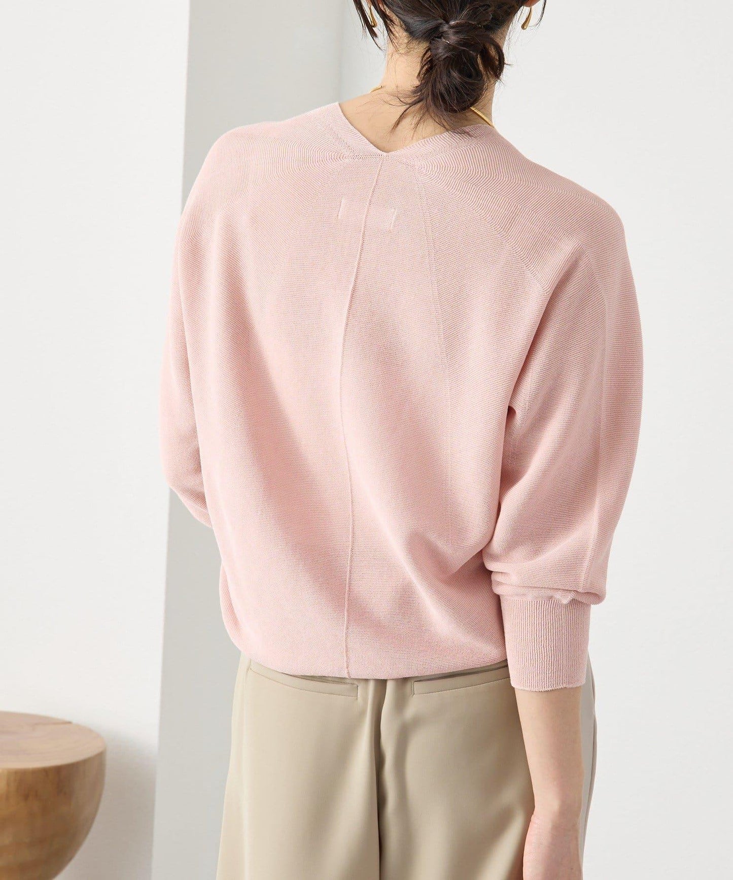 輕盈柔軟觸感 背部蓬鬆設計 輕質Gima針織 針織上衣