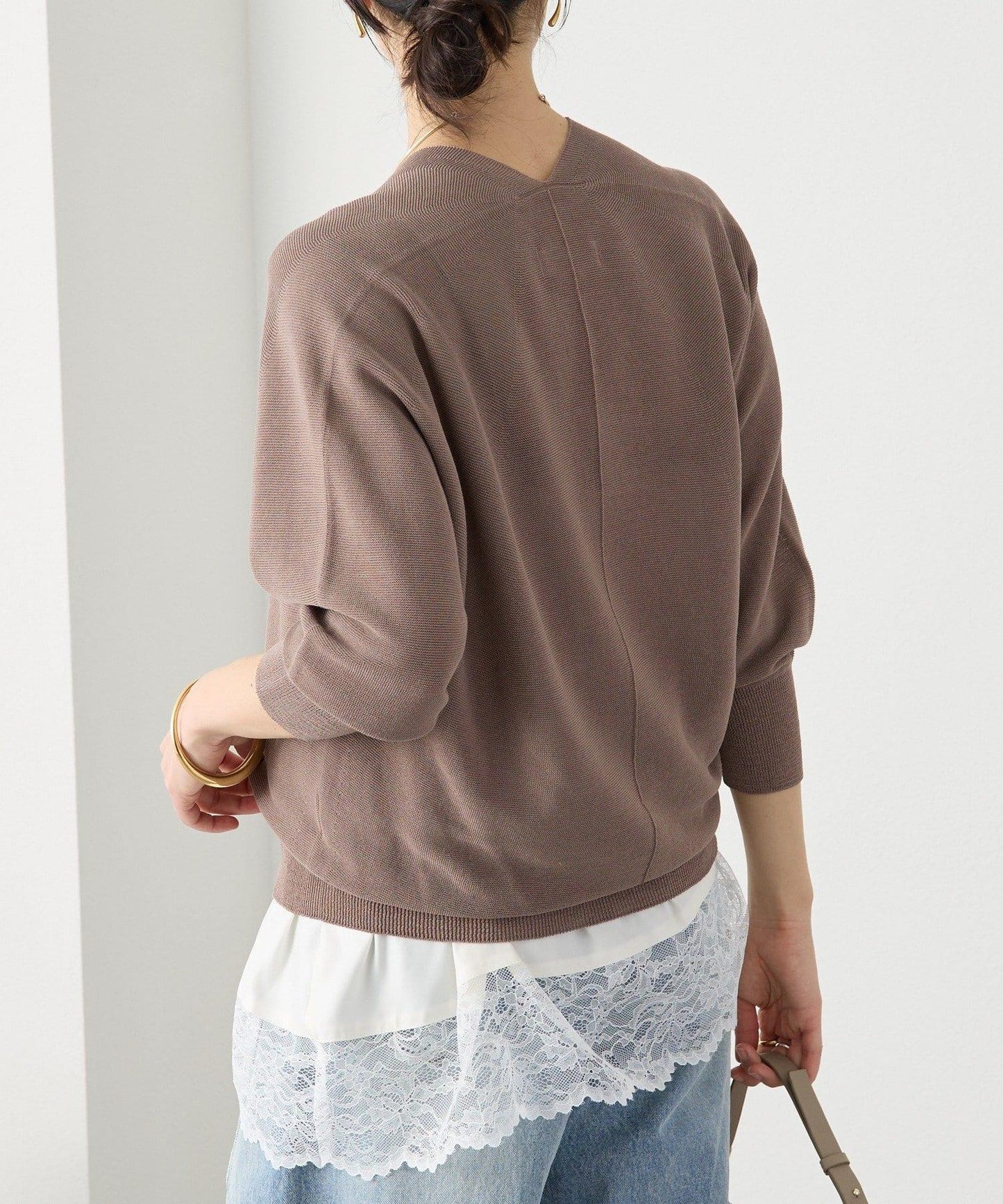 輕盈柔軟觸感 背部蓬鬆設計 輕質Gima針織 針織上衣