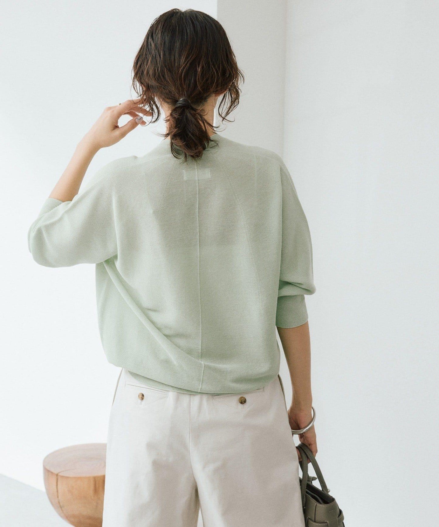 輕盈柔軟觸感 背部蓬鬆設計 輕質Gima針織 針織上衣