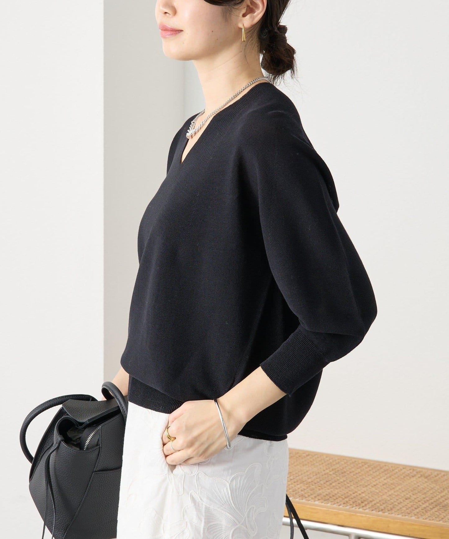 輕盈柔軟觸感 背部蓬鬆設計 輕質Gima針織 針織上衣