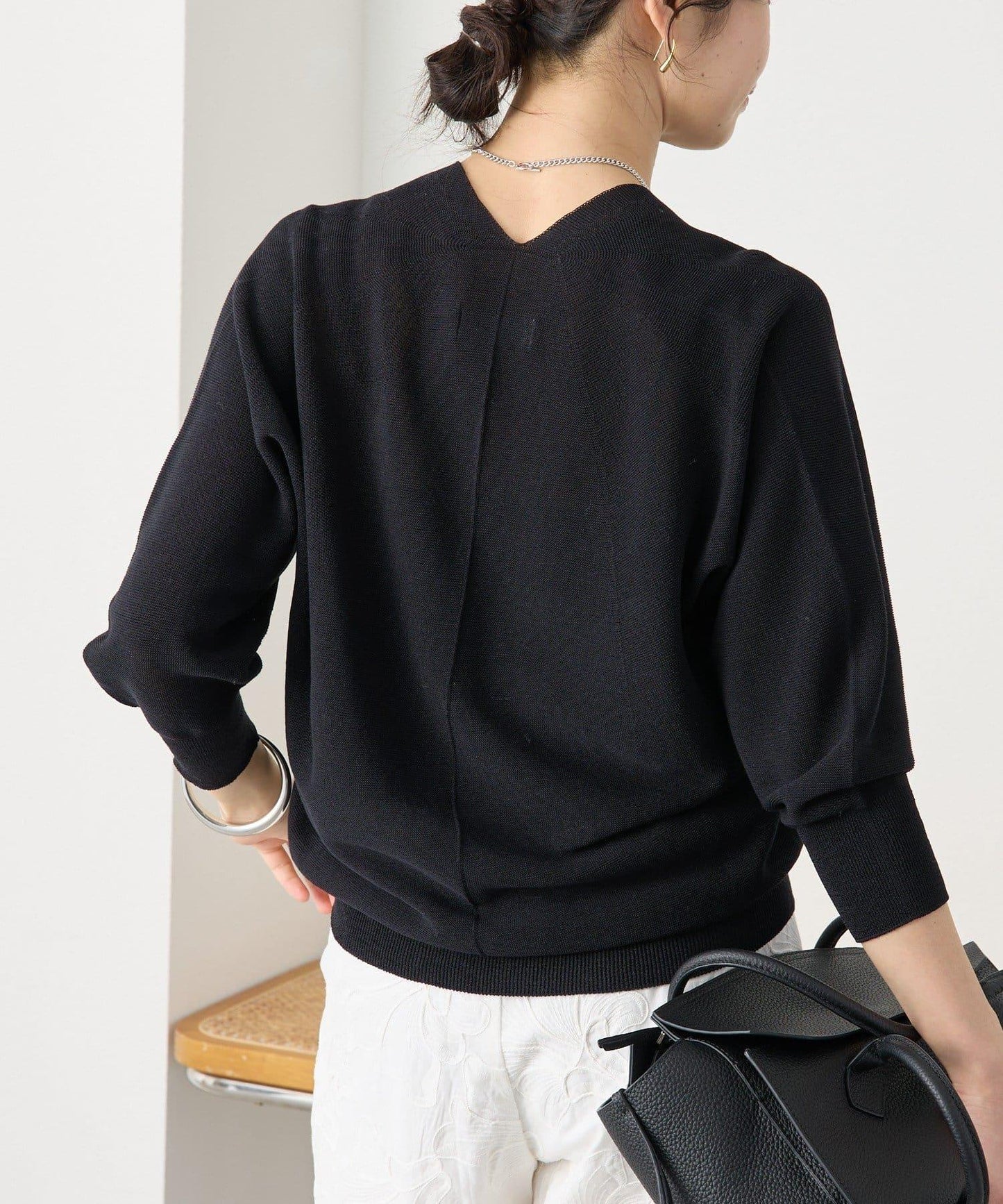 輕盈柔軟觸感 背部蓬鬆設計 輕質Gima針織 針織上衣