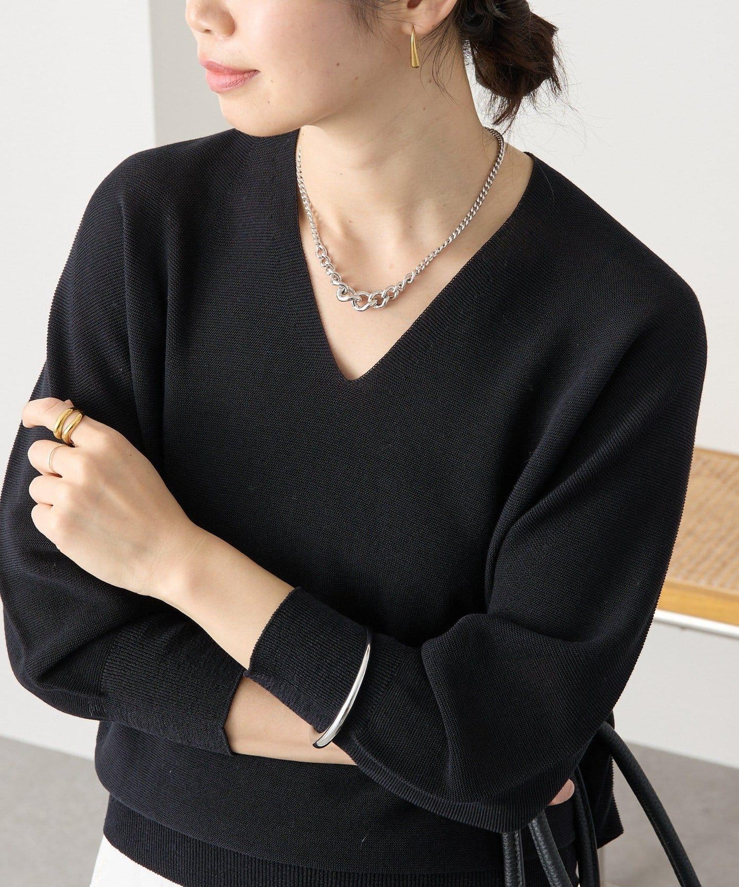 輕盈柔軟觸感 背部蓬鬆設計 輕質Gima針織 針織上衣