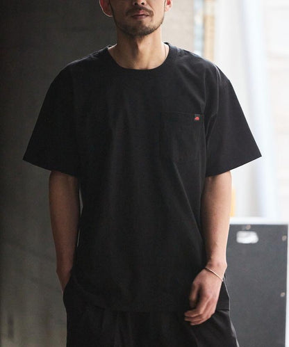 聯名款 2P 圓領 短袖 單點Logo 口袋Tee T恤 兩件套