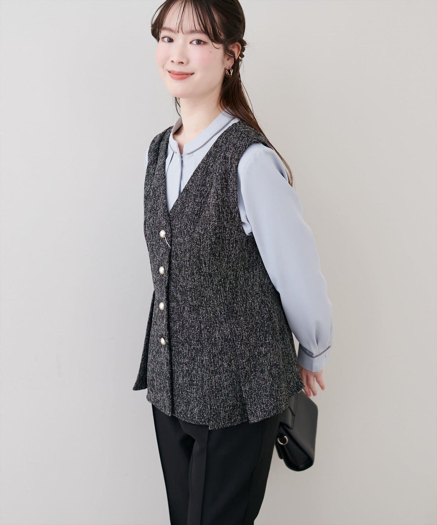 金扣荷葉下襬背心